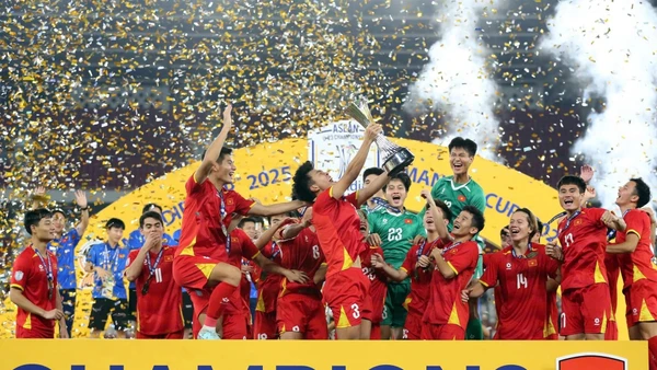 Đội tuyển U23 Việt Nam lần thứ 3 liên tiếp lên ngôi tại Giải vô địch U23 Đông Nam Á. 