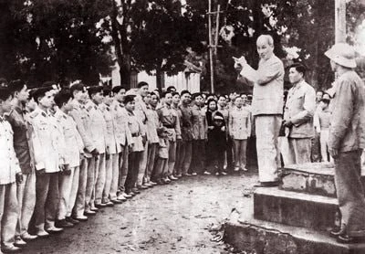 Chủ tịch Hồ Chí Minh đến thăm và huấn thị cho cán bộ, chiến sĩ Công an nhân dân, tháng 2/1961. (Ảnh Tư liệu)