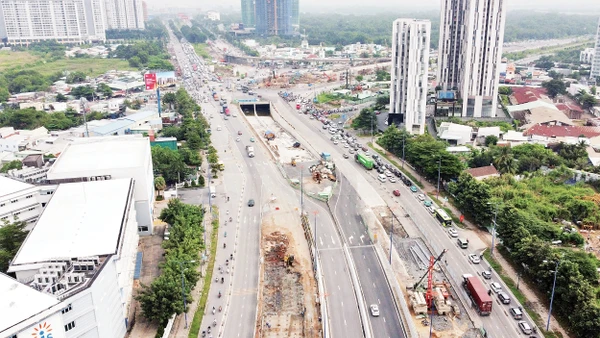 Thành phố Hồ Chí Minh ưu tiên đầu tư cho giao thông công cộng. Ảnh: Khiếu Minh