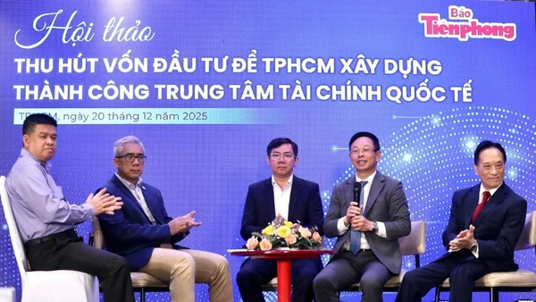 Các chuyên gia kinh tế tại hội thảo “Thu hút vốn đầu tư nước ngoài để Thành phố Hồ Chí Minh xây dựng thành công Trung tâm Tài chính quốc tế”, ngày 20/12.