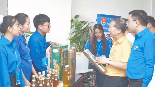 Gian hàng trong cuộc thi “Ý tưởng, dự án khởi nghiệp trong thanh niên tỉnh Nghệ An” . Ảnh: Thanh Quỳnh