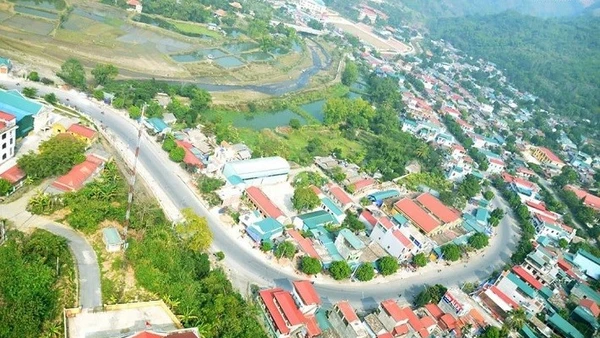 Diện mạo mới của thị trấn Mường Chà trong xây dựng nông thôn mới nâng cao.