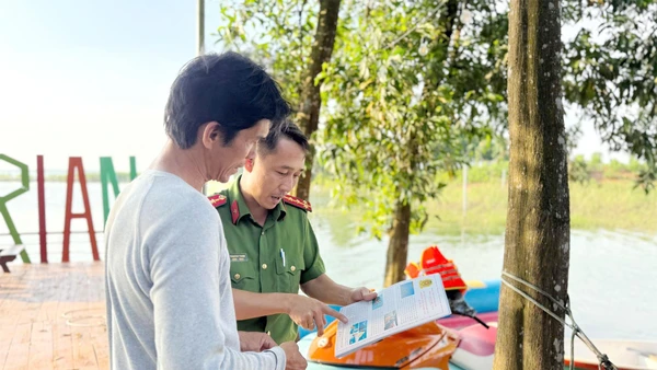 Đội Chữa cháy và cứu nạn, cứu hộ khu vực 6 khuyến cáo người dân, đơn vị tổ chức hoạt động vui chơi, cắm trại tại ven hồ Trị An (xã Trị An, tỉnh Đồng Nai). 