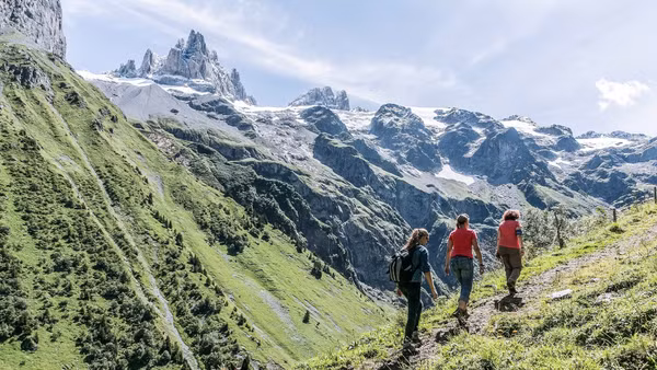 Khám phá thiên nhiên trên dãy núi Alps, Thụy Sĩ. 