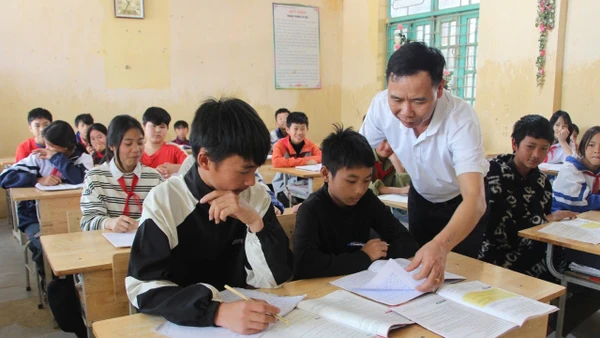 Học sinh là con em đồng bào các dân tộc thiểu số tỉnh Điện Biên. (Ảnh minh họa: BND)