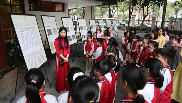 Các em học sinh trường Tiểu học Thủ Lệ (Hà Nội) tham gia sự kiện.
