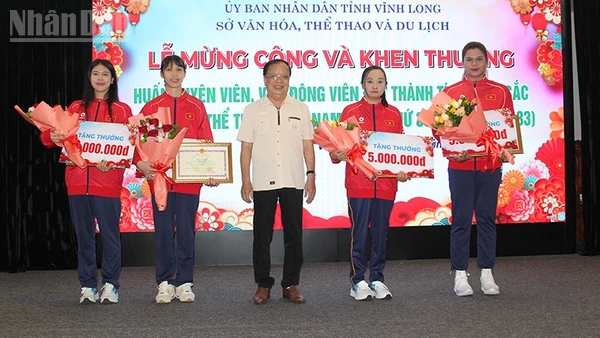 Khen thưởng vận động viên đạt thành tích cao tại SEA Games 33.