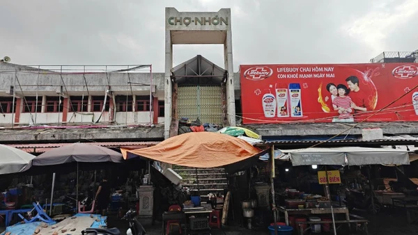 Chợ Nhớn tại phường Kinh Bắc, tỉnh Bắc Ninh buộc phải tạm dừng hoạt động do không bảo đảm an toàn phòng cháy chữa cháy từ tháng 7/2022.