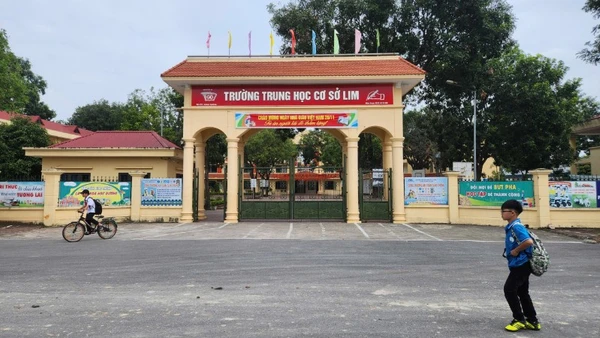 Trường trung học cơ sở Lim - nơi xảy ra vụ xô xát giữa nhóm học sinh bị phát tán trên mạng xã hội.