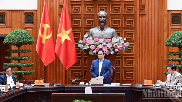 Thủ tướng Chính phủ chủ trì cuộc họp của Thường trực Chính phủ cho ý kiến về Đồ án quy hoạch Trục cảnh quan sông Hồng và Khu đô thị thể thao Olympic. (Ảnh: Trần Hải)