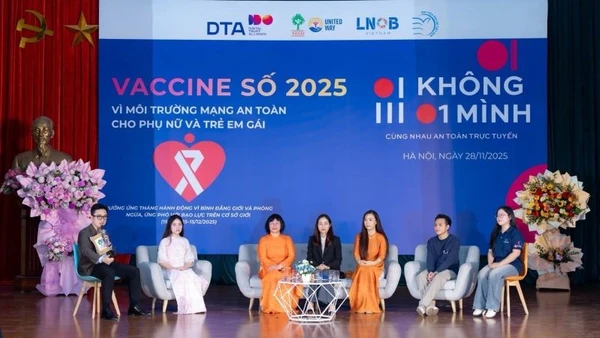 Tọa đàm “Clicking bình an-Phụ nữ và trẻ em gái chủ động trong thế giới số” trong khuôn khổ sự kiện. (Ảnh: PV)