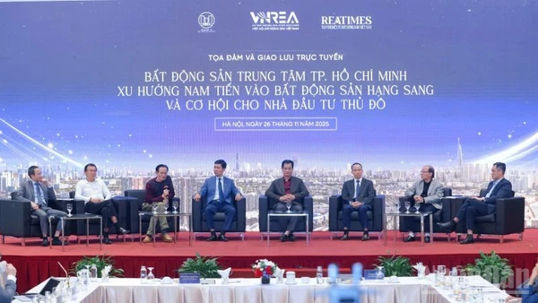 Đông đảo các chuyên gia hàng đầu trong lĩnh vực kinh tế, bất động sản, quy hoạch; đại diện các doanh nghiệp, sàn giao dịch bất động sản phân phối tại Hà Nội và các tỉnh phía bắc, cùng các cơ quan thông tấn báo chí tham dự hội thảo. (Ảnh: PV)