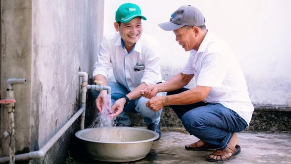 Sau 7 năm triển khai, chương trình “Khơi nguồn nước sạch vì miền trung yêu thương” (2018-2025) đã mang hơn 3,3 triệu mét khối nước sạch đến gần 9.500 hộ dân khắp các tỉnh miền trung. (Ảnh: PV)