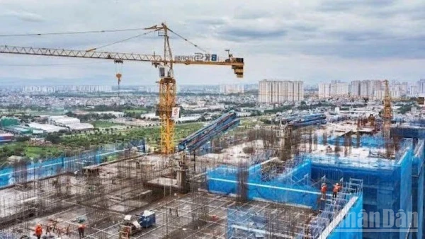 Việt Nam chuyển mình từ nền kinh tế "tích trữ đất" sang "tạo giá trị". (Ảnh: HNV)