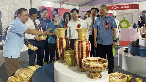 Thi Đua Yêu Nước Trong Giai Đoạn Mới Sở Công Thương Hà Nội Giới Thiệu, Quảng Bá Các Sản Phẩm Làng Nghề Hà Nội.