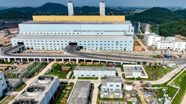 Nhà máy điện rác Sóc Sơn có công suất đốt 5.000 tấn rác/ngày đêm. (Ảnh: H.Sơn)