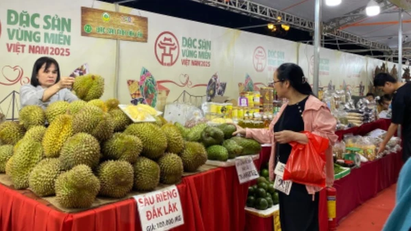 Các đặc sản vùng miền được giới thiệu, quảng bá tại hội chợ.