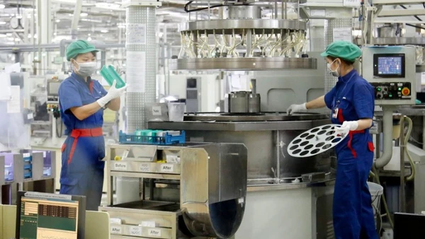 Lao động tại Công ty TNHH Hoya Glass Disk Việt Nam, Khu công nghiệp Thăng Long, Hà Nội. (Ảnh nhandan.vn)