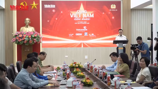 [Video] Lễ công bố hoạt động đi bộ toàn quốc "Cùng Việt Nam tiến bước"