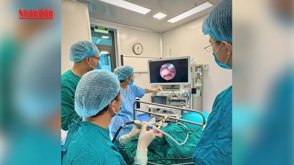 [Video] Phẫu thuật thành công bé sơ sinh 32 ngày tuổi mắc u nang hố lưỡi thanh thiệt khổng lồ hiếm gặp!