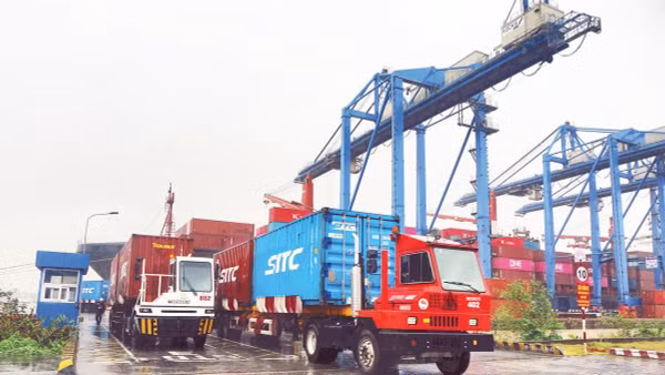 Hoạt động xuất, nhập khẩu ổn định góp phần tăng thu ngân sách trên địa bàn Thành phố Hồ Chí Minh.