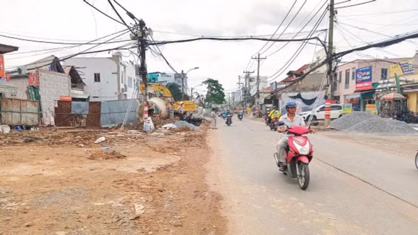 Dự án nâng cấp, mở rộng đường Nguyễn Thị Định (đoạn từ cầu Giồng Ông Tố đến cầu Mỹ Thủy) đang gấp rút thi công.