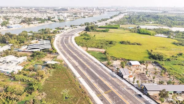 Đường trục trung tâm Biên Hòa với 10 làn xe sắp hoàn thành ở khu vực Cù lao Phố, thành phố Đồng Nai.