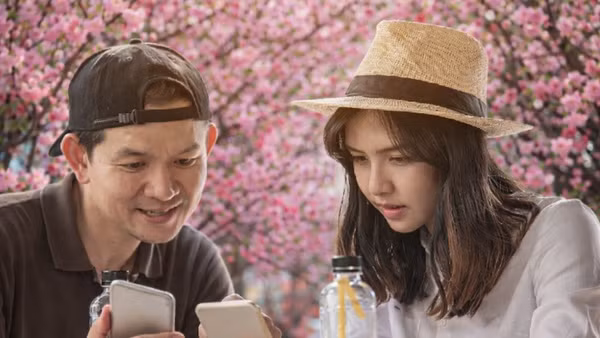 Cảnh giác khi chia sẻ tin ngày Tết, để niềm vui không bị đánh tráo.