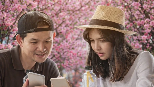 Cảnh giác khi chia sẻ tin ngày Tết, để niềm vui không bị đánh tráo.