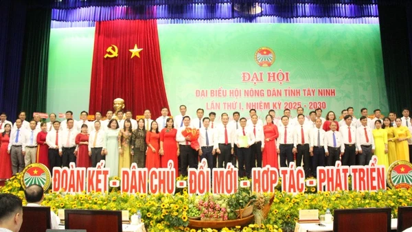 Ban Chấp hành Hội Nông dân tỉnh Tây Ninh lần thứ I, nhiệm kỳ 2025-2030 ra mắt Đại hội.