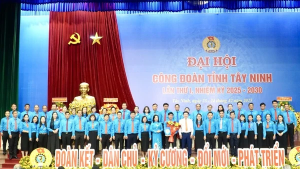 Ban Chấp hành Liên đoàn Lao động tỉnh Tây Ninh lần thứ I, nhiệm kỳ 2025-2030, ra mắt Đại hội.
