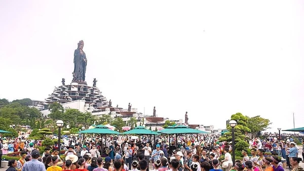 Trong 6 ngày nghỉ Tết Nguyên đán Bính Ngọ 2026, du khách đến núi Bà Đen tăng 10% so cùng kỳ.