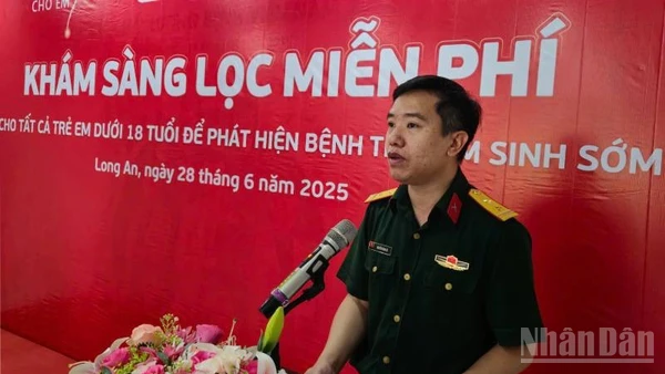 Giám đốc Viettel chi nhánh Long An Nguyễn Đình Tú phát biểu tại lễ khai mạc.
