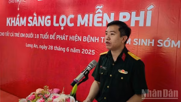 Giám đốc Viettel chi nhánh Long An Nguyễn Đình Tú phát biểu tại lễ khai mạc.