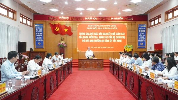 Đoàn kiểm tra, giám sát số 19 của Bộ Chính trị do Đại tướng Nguyễn Trọng Nghĩa, Ủy viên Bộ Chính trị, Chủ nhiệm Tổng cục Chính trị Quân đội làm Trưởng đoàn đã làm việc với Ban Thường vụ Tỉnh ủy Tây Ninh.