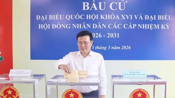 Phó Bí thư Tỉnh ủy, Chủ tịch Ủy ban Mặt trận Tổ quốc Việt Nam tỉnh Tây Ninh thực hiện quyền bỏ phiếu tại Tổ bầu cử số 9 thuộc đơn vị bầu cử số 19 (Xã Phước Vĩnh Tây, Phước Lý, Mỹ Lộc). 