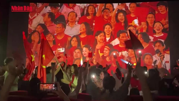 [Video] Tổ quốc trong tim: Hòa mình với “concert trong rạp phim”