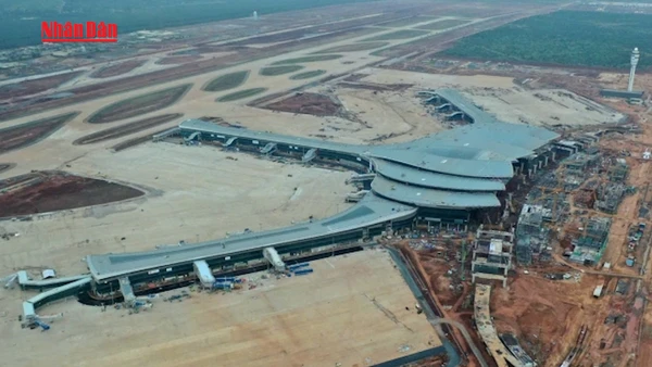 [Video] Sân bay Long Thành đón chuyến bay kỹ thuật bằng máy bay thân rộng lớn nhất Việt Nam