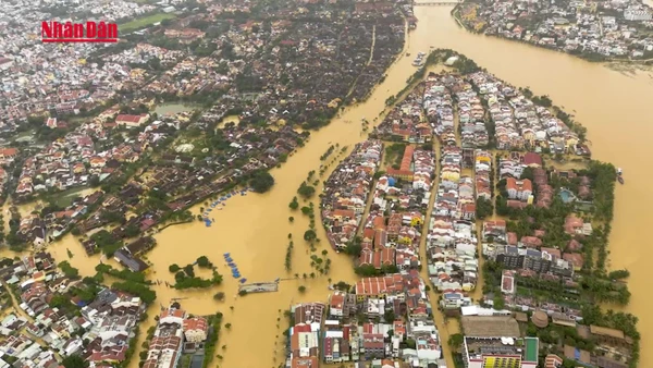 [Video] Phố cổ Hội An ngập trở lại do lũ trên sông Hoài dâng cao