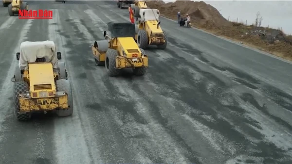 [Video] Cao tốc Cần Thơ – Cà Mau chạy “nước rút” về đích