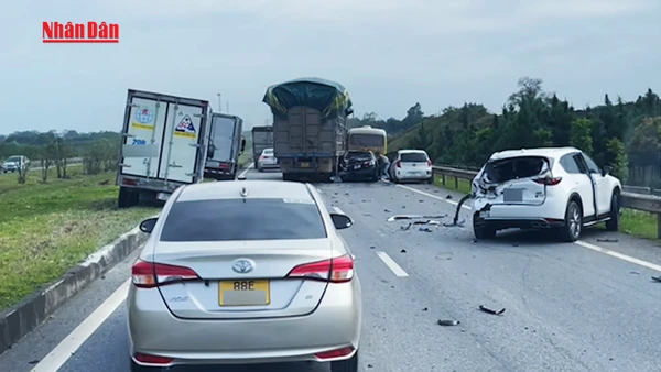 [Video] Tai nạn liên hoàn trên cao tốc Hà Nội - Thái Nguyên