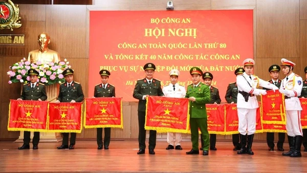 Công an Thừa Thiên Huế (nay là thành phố Huế) được Bộ Công an tặng Cờ thi đua đơn vị đầu phong trào thi đua năm 2024.