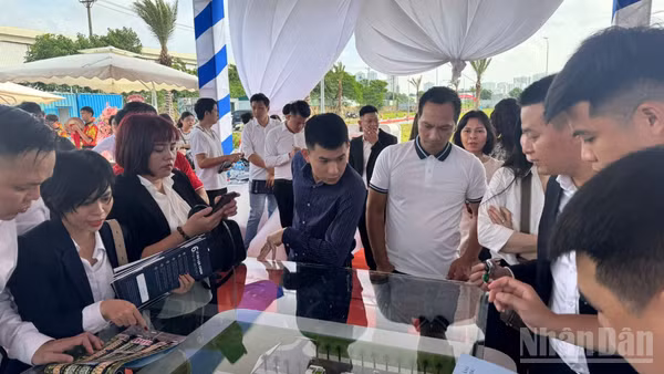 Không ngừng xây dựng đội ngũ môi giới bất động sản chuyên nghiệp, hiệu quả. (Ảnh: HNV)