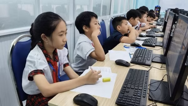 Thí sinh tham gia vòng chung kết Hội thi Tin học trẻ Thành phố Hồ Chí Minh lần thứ 35.