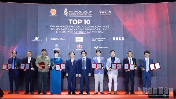 Top 10 Doanh nghiệp ứng dụng khoa học công nghệ, đổi mới sáng tạo và chuyển đổi số tiêu biểu cho lĩnh vực bất động sản Việt Nam. (Ảnh: Minh Duy)