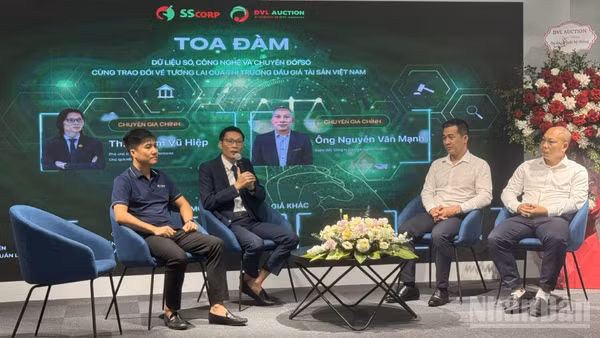 Các diễn giả chung nhận định, trong chuyển đổi số, dữ liệu đã và đang trở thành một loại tài sản chiến lược, quyết định tới năng lực cạnh tranh của tổ chức, doanh nghiệp và cả nền kinh tế. (Ảnh: HNV)