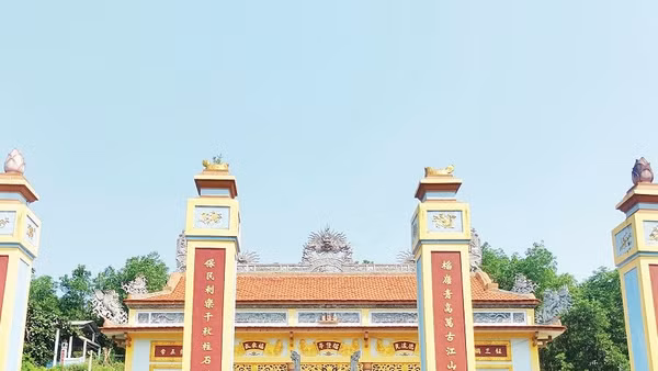 Đình làng Lựu Bảo đầy trang nghiêm.