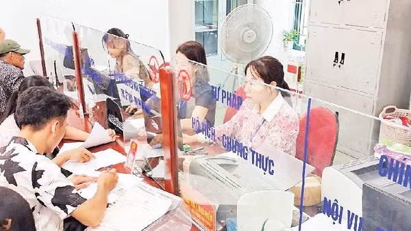 Trung tâm hành chính công cấp xã luôn cần những cán bộ, công chức có trình độ, tâm huyết để giải quyết công việc kịp thời cho người dân.