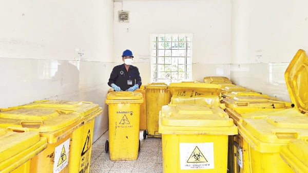 Bệnh viện đa khoa trung tâm tỉnh Gia Lai phân loại, thu gom và xử lý đúng quy định để bảo vệ môi trường.