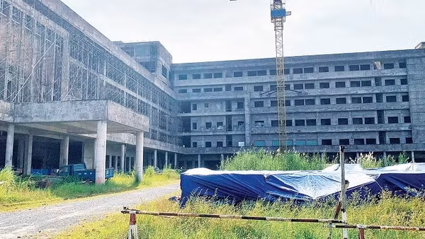 Bệnh viện Ung bướu Cần Thơ dừng thi công từ năm 2022 đến nay.
